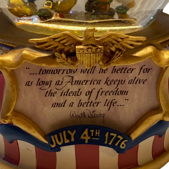 Vintage Disney Snow Globe July 4th 1776 Yankee Doodle Dandy (Video Included) - Picture 4 of 14